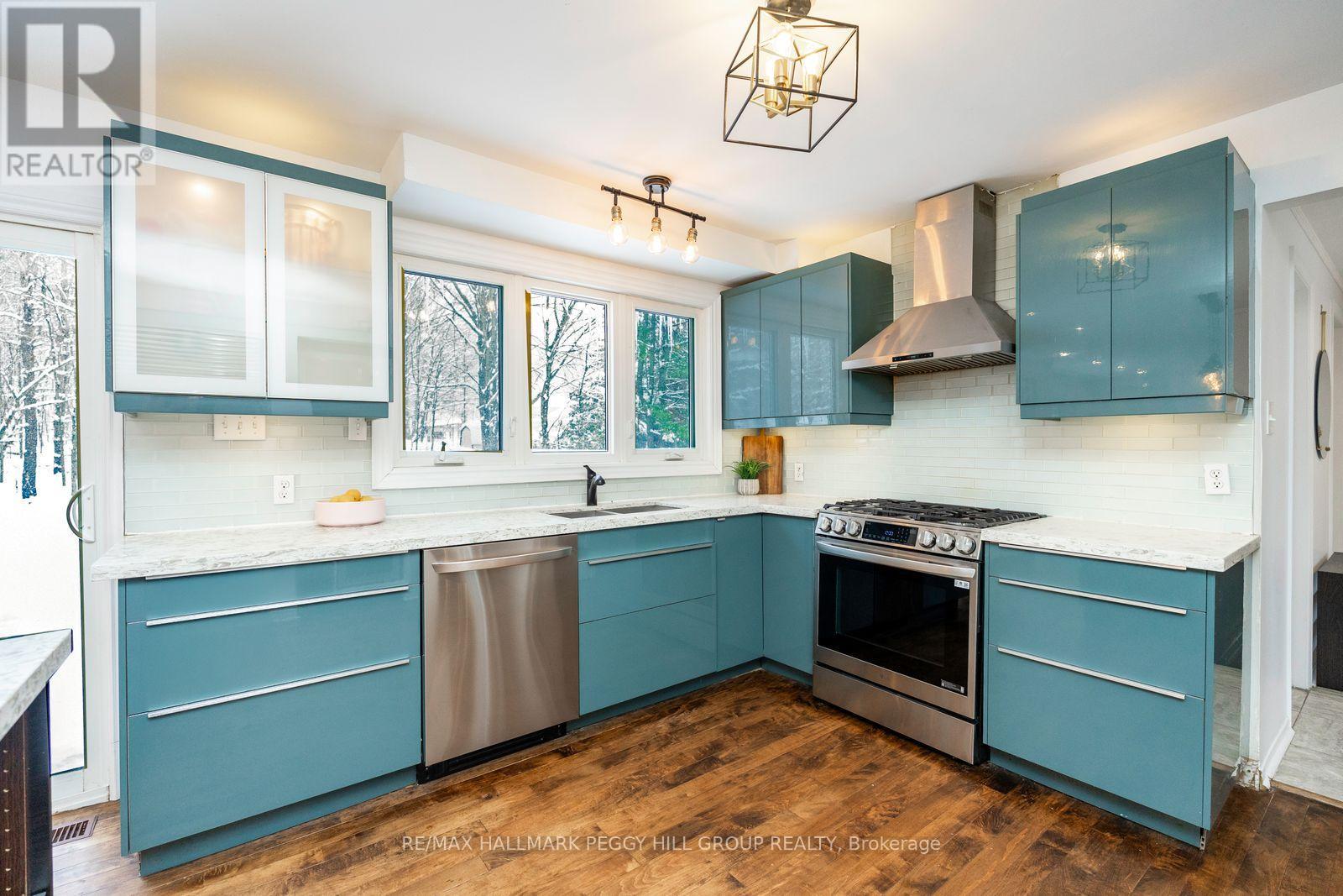 63 Idlewood Drive, Springwater, Ontario  L9X 0P5 - Photo 7 - S12634534