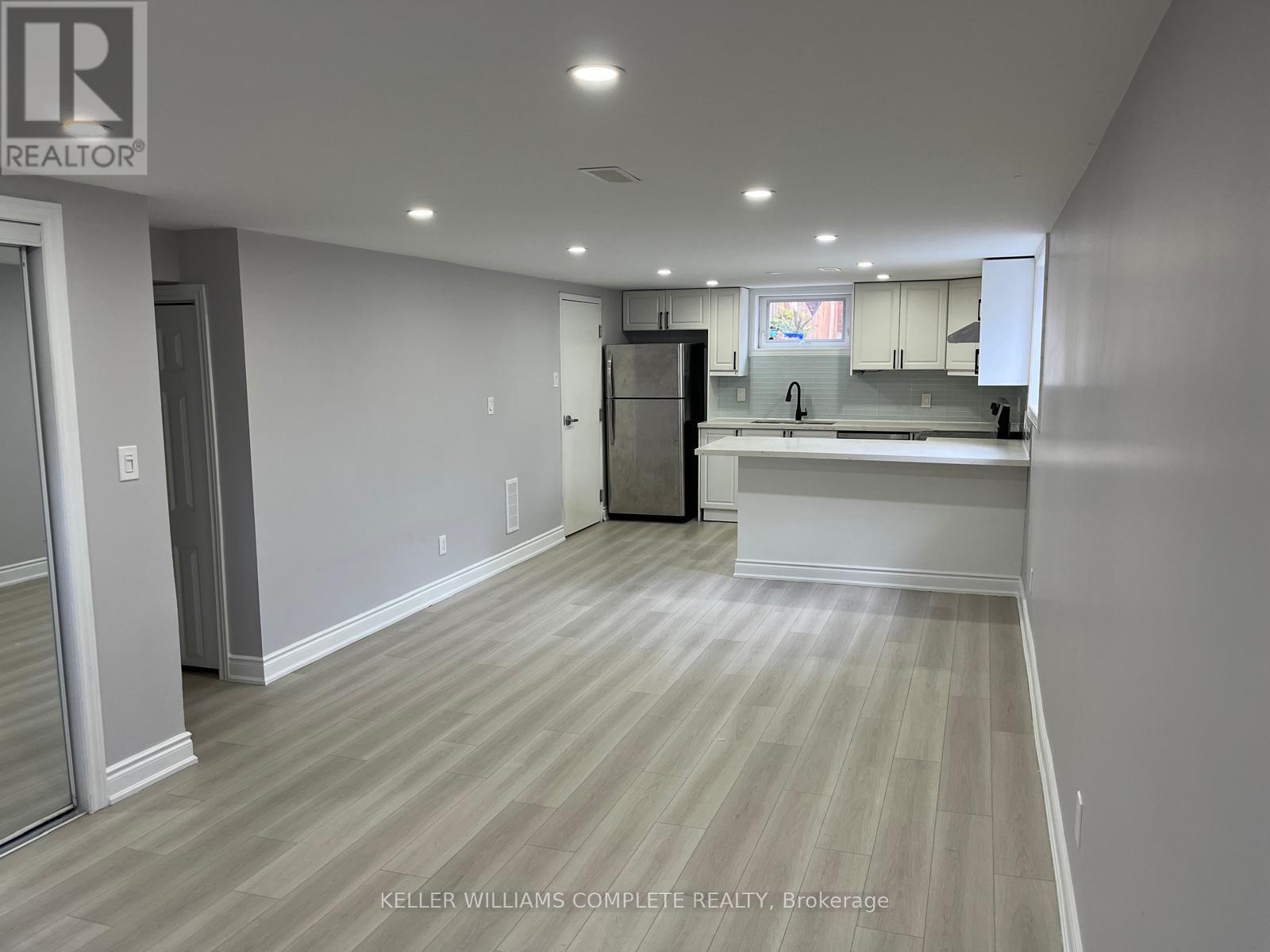 Lower - 15 Camille Court, Hamilton, Ontario  L8T 2C8 - Photo 4 - X12542650