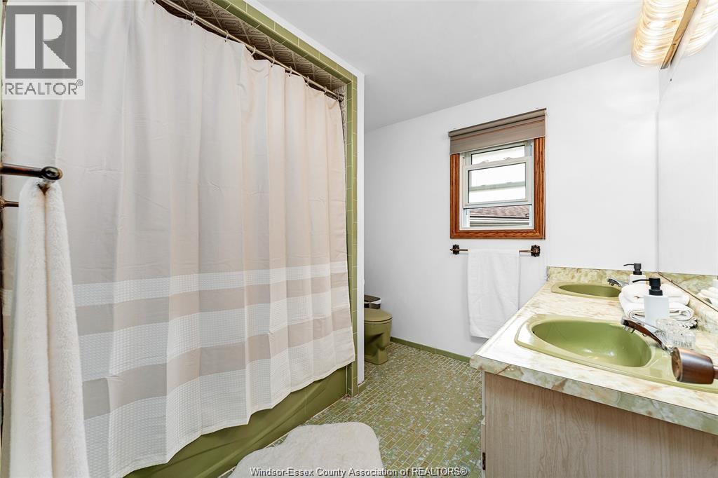 10615 Keating Crescent, Windsor, Ontario N8R 1T6 - Photo 10 - 25031671