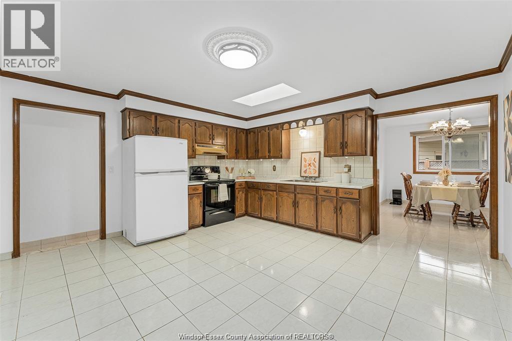 10615 Keating Crescent, Windsor, Ontario N8R 1T6 - Photo 18 - 25031671