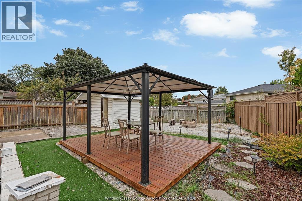 10615 Keating Crescent, Windsor, Ontario N8R 1T6 - Photo 5 - 25031671