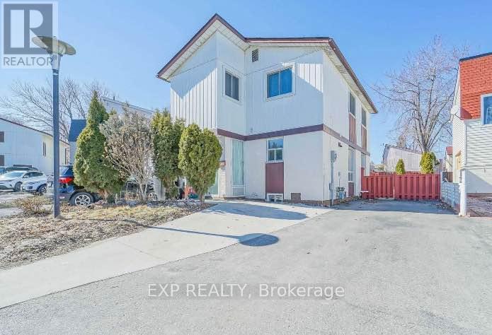 7 HOLLYHEDGE COURT, Brampton, Ontario