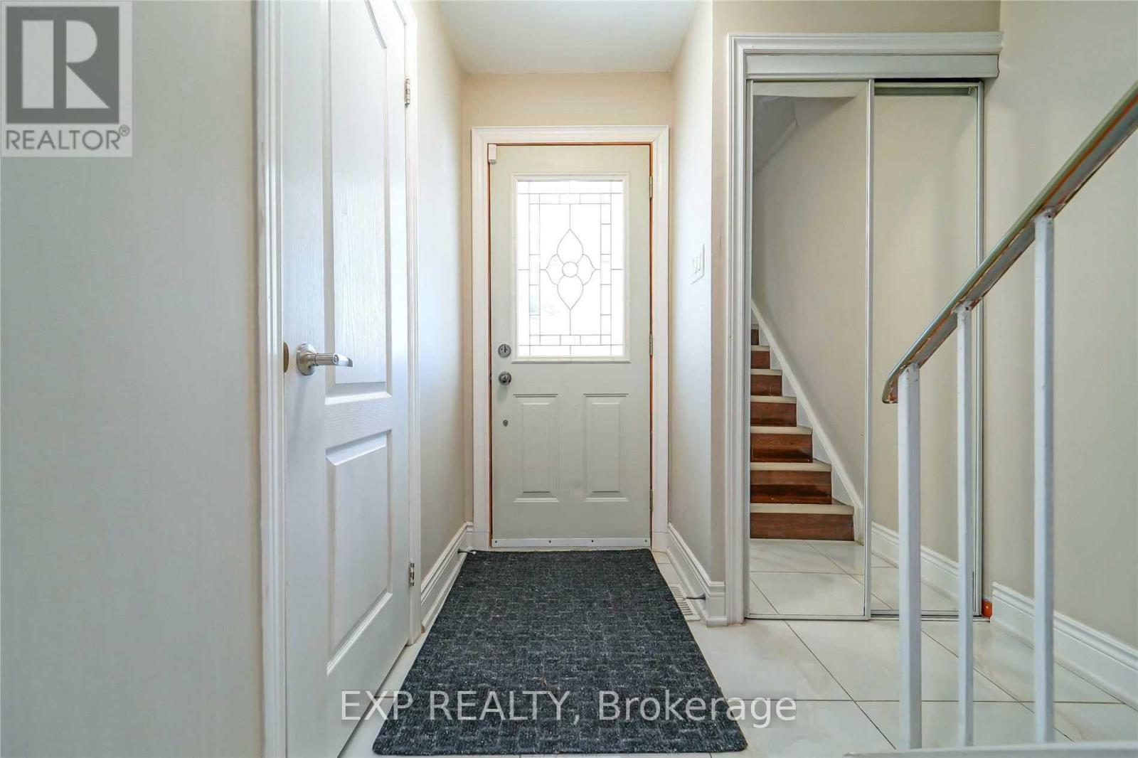 7 Hollyhedge Court, Brampton, Ontario  L6S 1R5 - Photo 3 - W12634544