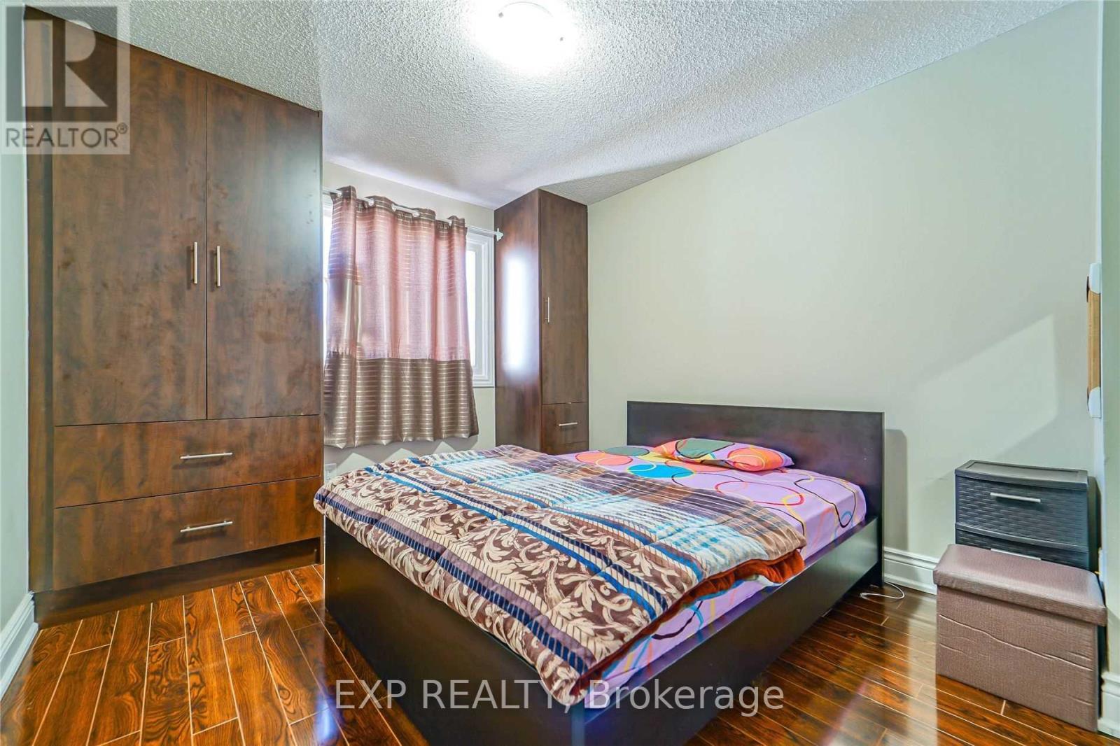 7 Hollyhedge Court, Brampton, Ontario  L6S 1R5 - Photo 6 - W12634544