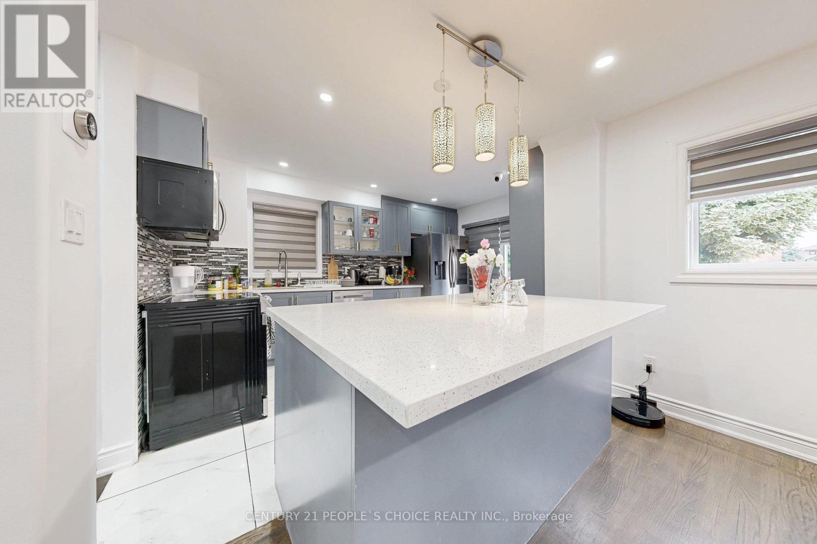 31 Dorking Drive, Brampton, Ontario  L6Z 3T9 - Photo 13 - W12634588