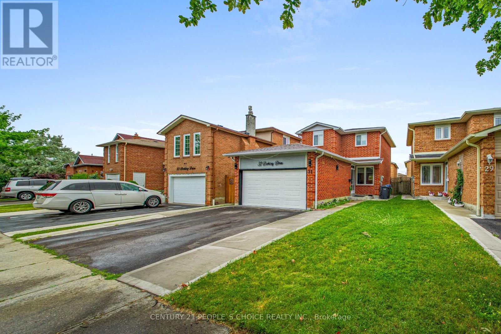 31 Dorking Drive, Brampton, Ontario  L6Z 3T9 - Photo 3 - W12634588