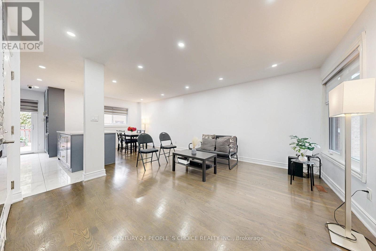 31 Dorking Drive, Brampton, Ontario  L6Z 3T9 - Photo 7 - W12634588