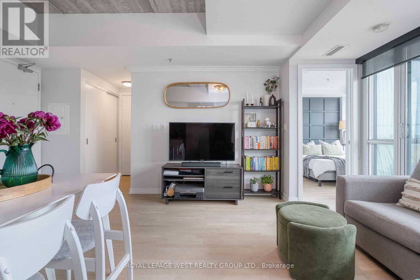 301 - 51 Lady Bank Road, Toronto, Ontario M8Z 0C9 - Photo 12 - W12634606