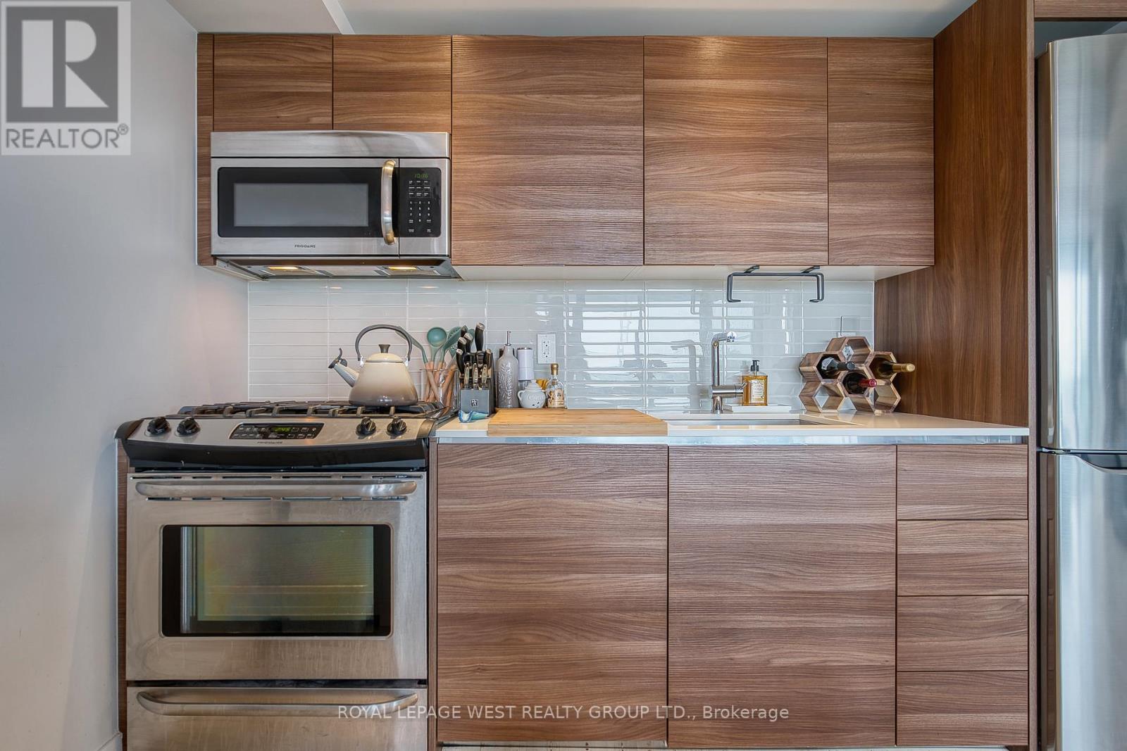 301 - 51 Lady Bank Road, Toronto, Ontario M8Z 0C9 - Photo 15 - W12634606