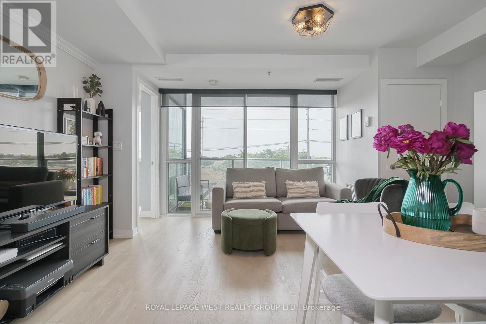 301 - 51 Lady Bank Road, Toronto, Ontario M8Z 0C9 - Photo 4 - W12634606