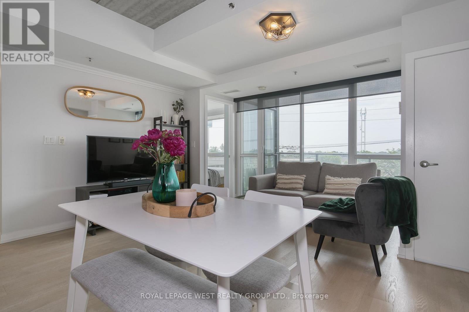 301 - 51 Lady Bank Road, Toronto, Ontario M8Z 0C9 - Photo 5 - W12634606