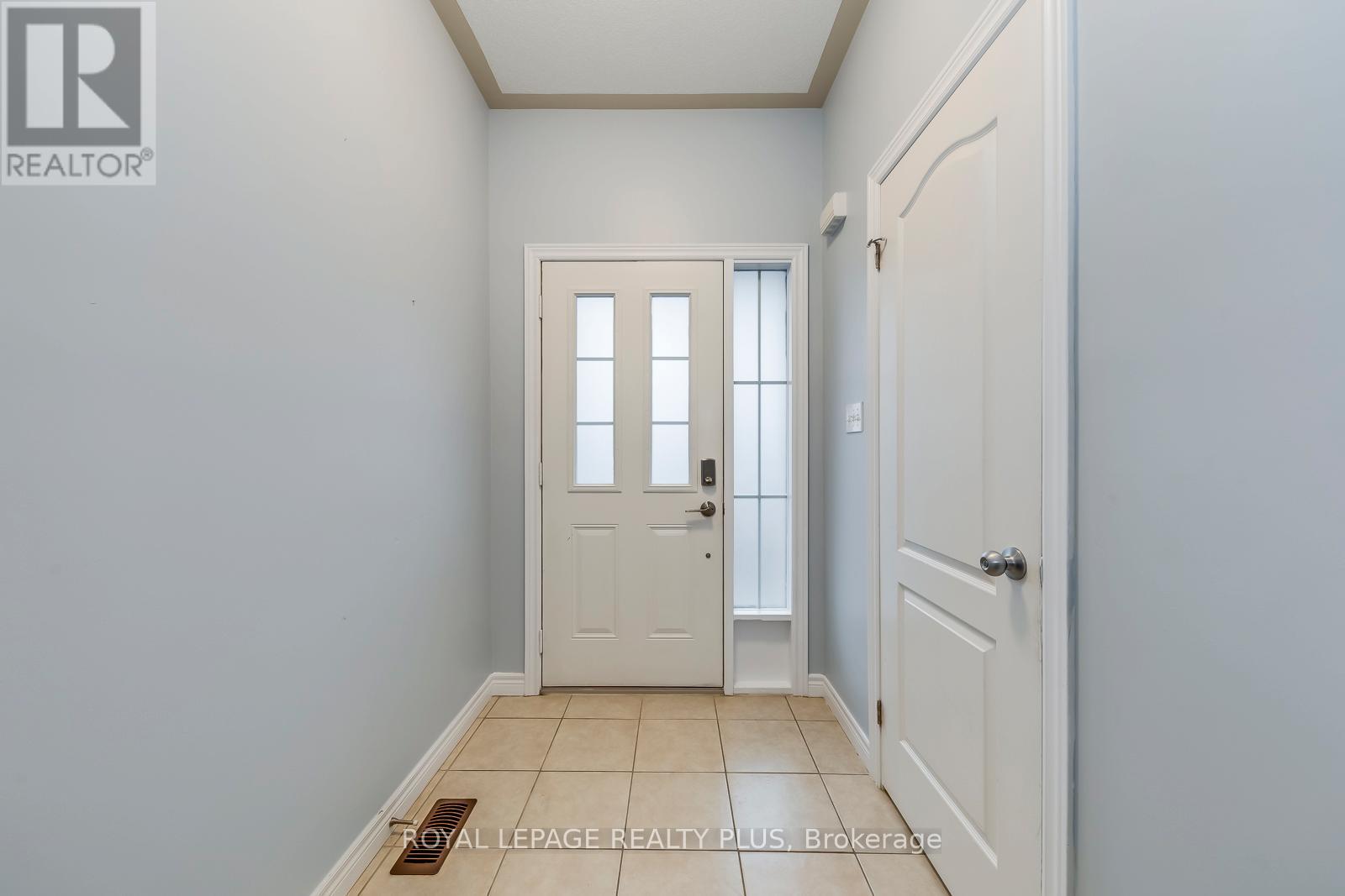 14 Marina Point Crescent, Hamilton, Ontario  L6E 0E5 - Photo 4 - X12634552