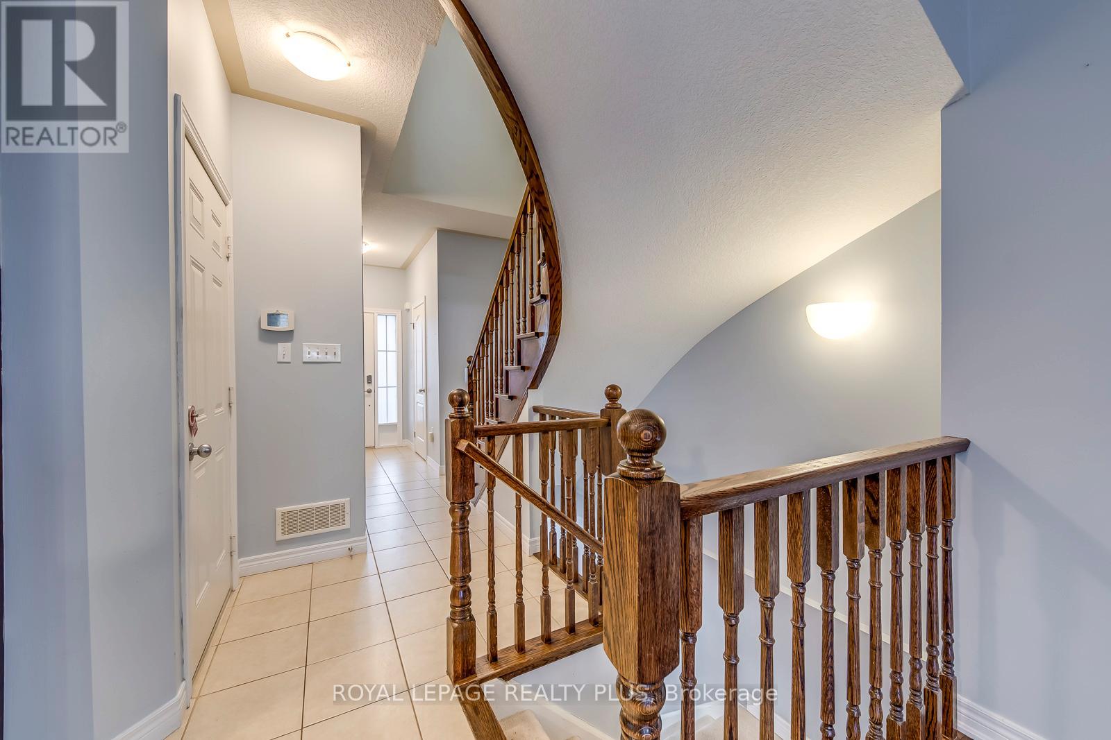 14 Marina Point Crescent, Hamilton, Ontario  L6E 0E5 - Photo 5 - X12634552