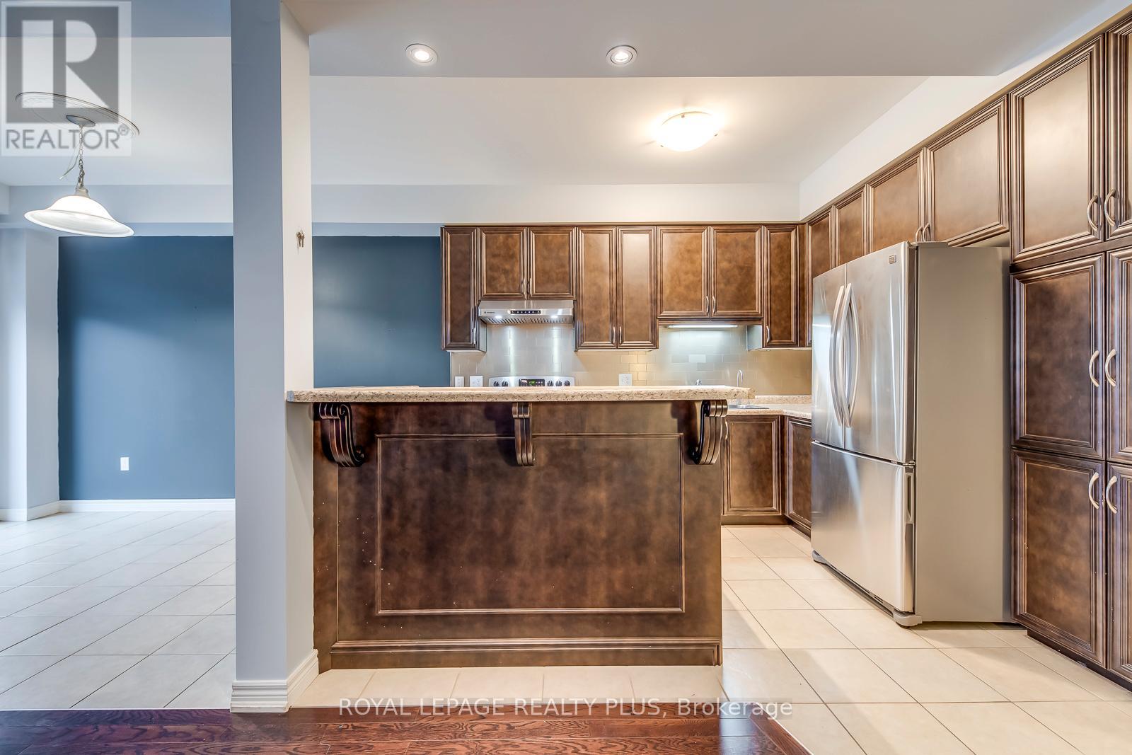 14 Marina Point Crescent, Hamilton, Ontario  L6E 0E5 - Photo 7 - X12634552