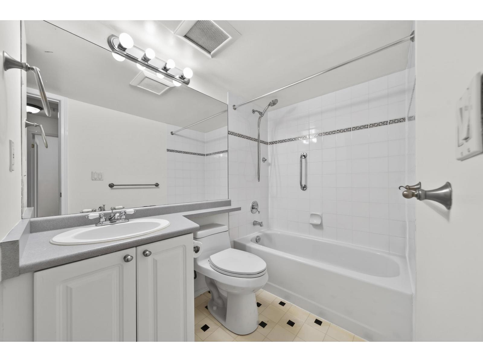 202 14355 103 Avenue, Surrey, British Columbia  V3T 5V5 - Photo 11 - R3073935