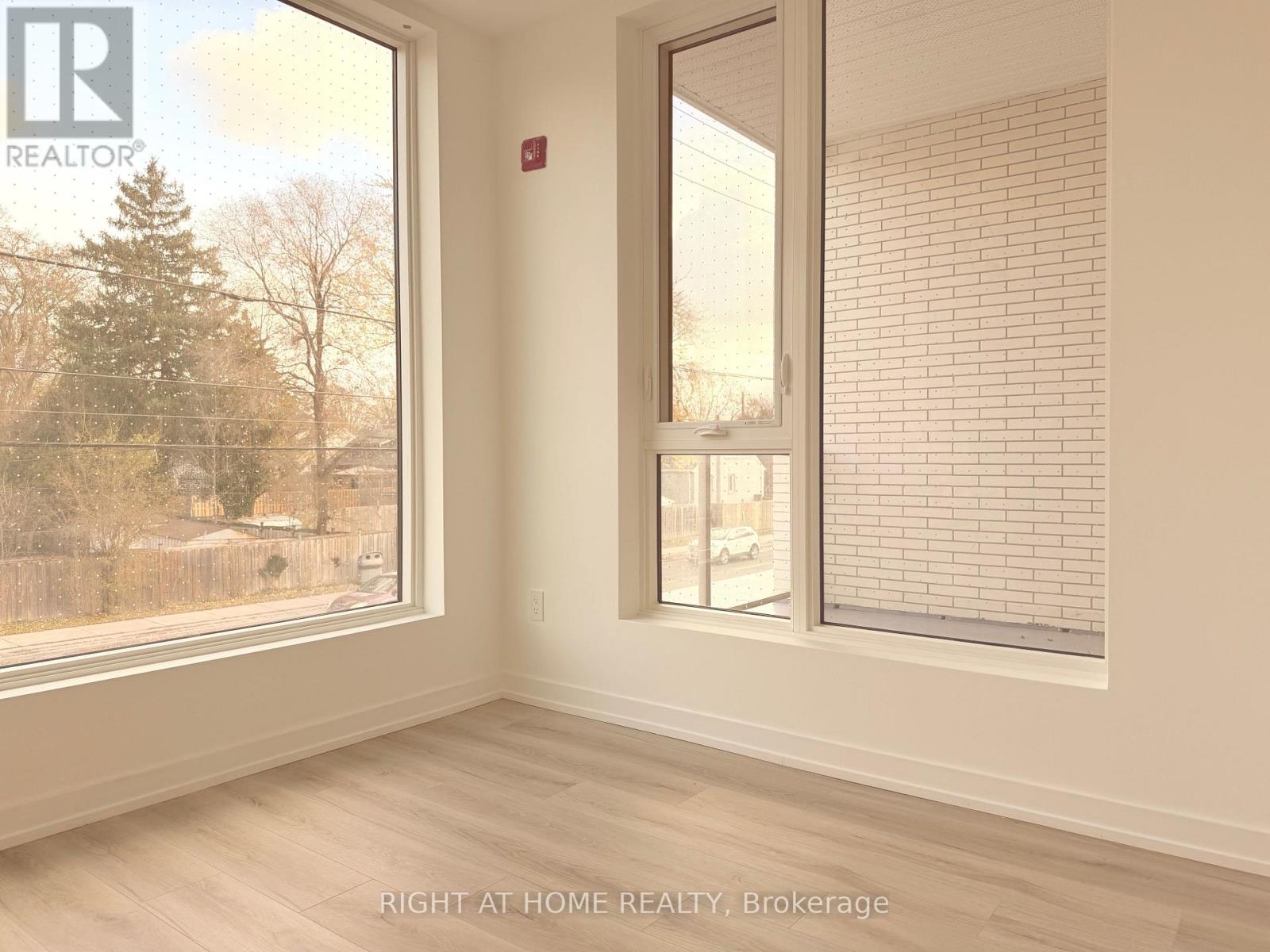 201 - 722 Marlee Avenue, Toronto, Ontario  M6B 3J7 - Photo 7 - W12586084