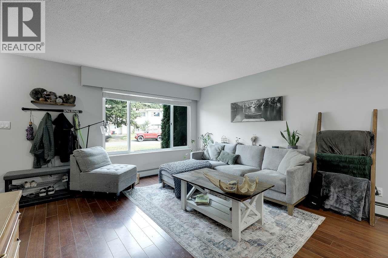 21536 Mayo Place, Maple Ridge, British Columbia  V2X 2K9 - Photo 2 - R3073898