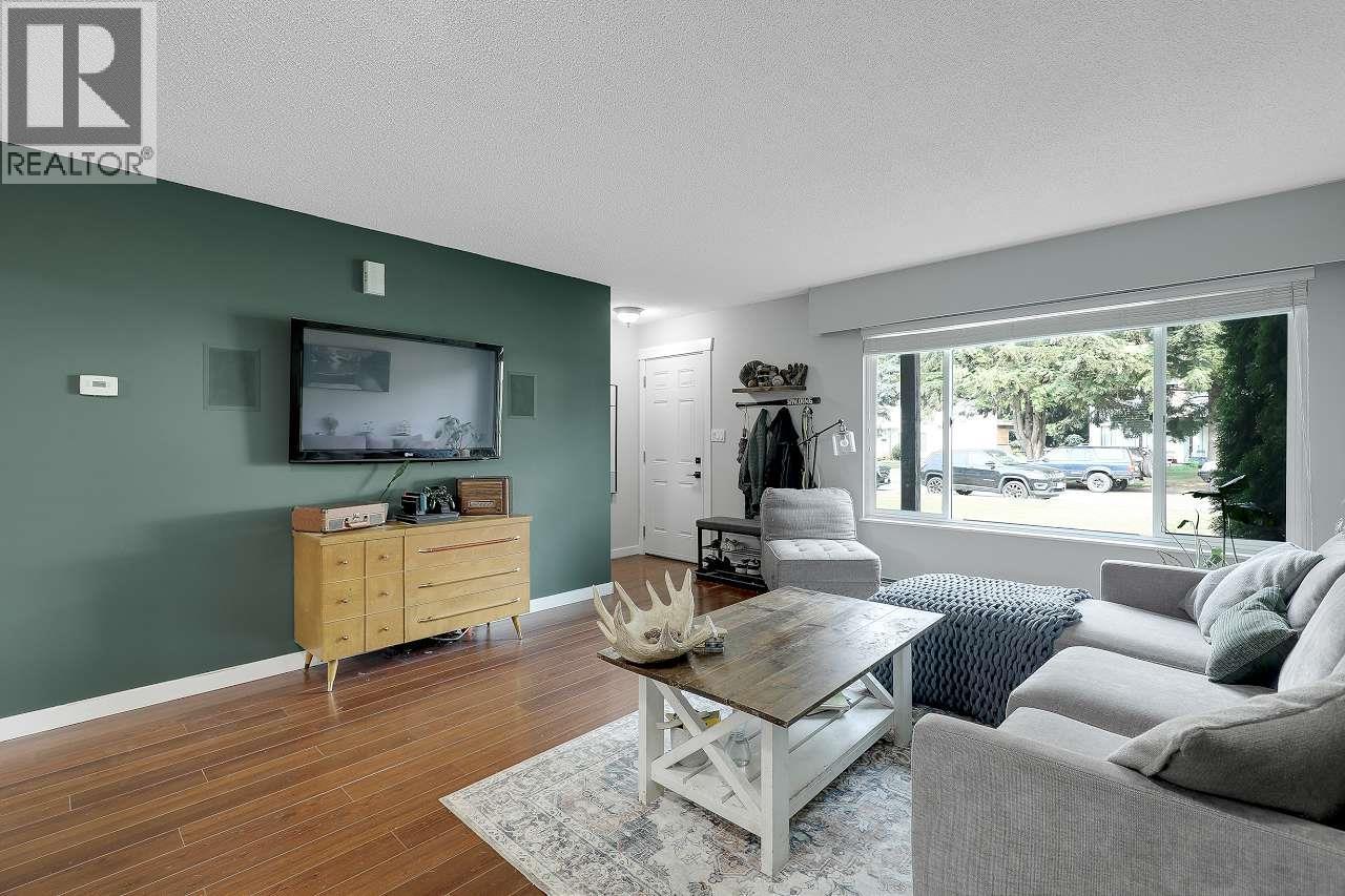 21536 Mayo Place, Maple Ridge, British Columbia  V2X 2K9 - Photo 4 - R3073898