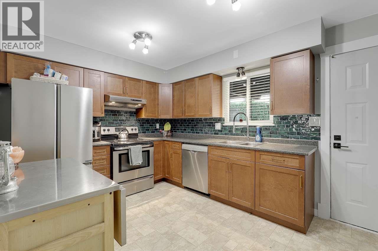 21536 Mayo Place, Maple Ridge, British Columbia  V2X 2K9 - Photo 9 - R3073898