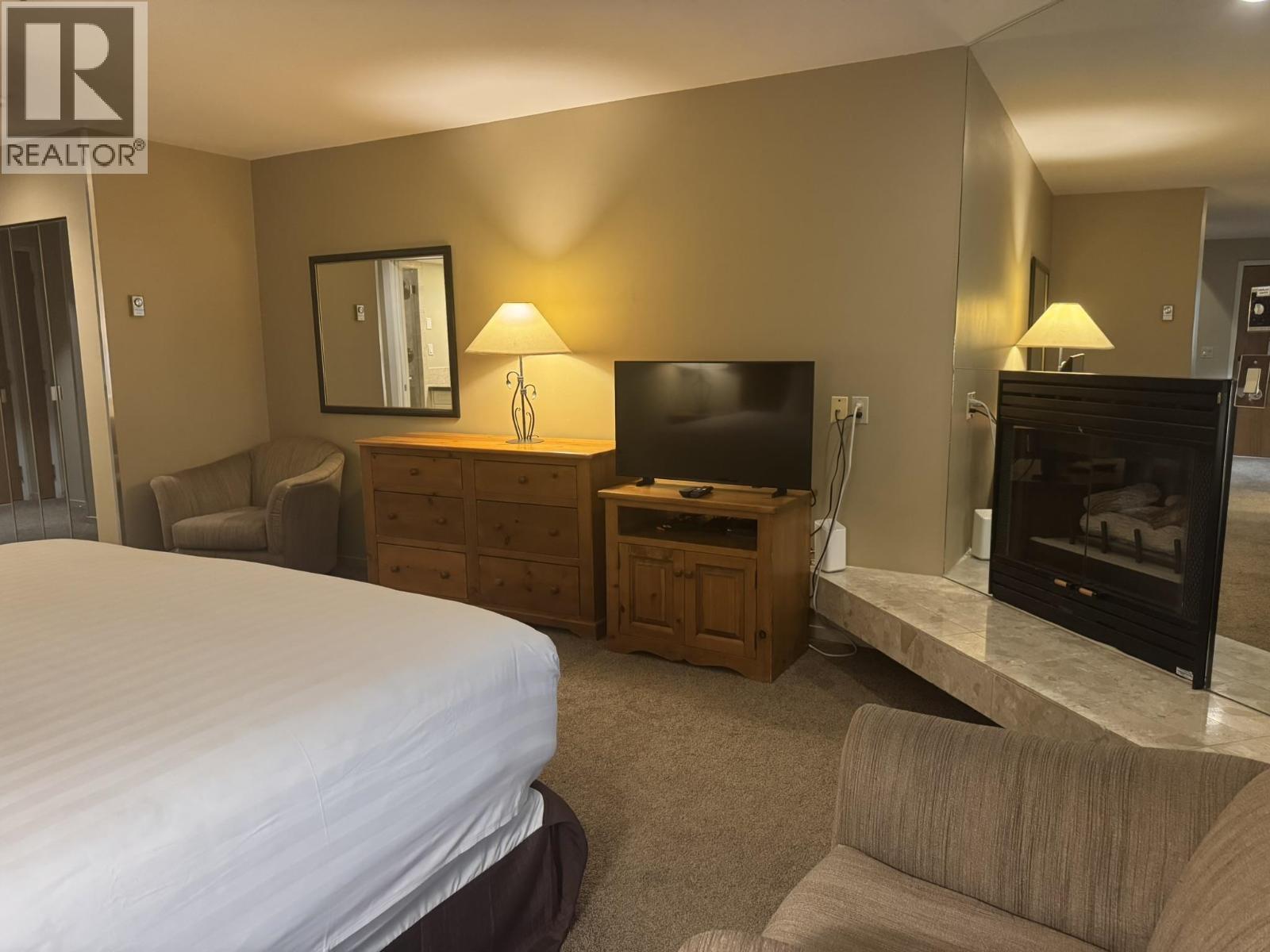 207/307 4321 Village Gate (Week 9) Boulevard, Whistler, British Columbia  V8E 1H3 - Photo 11 - R3073905