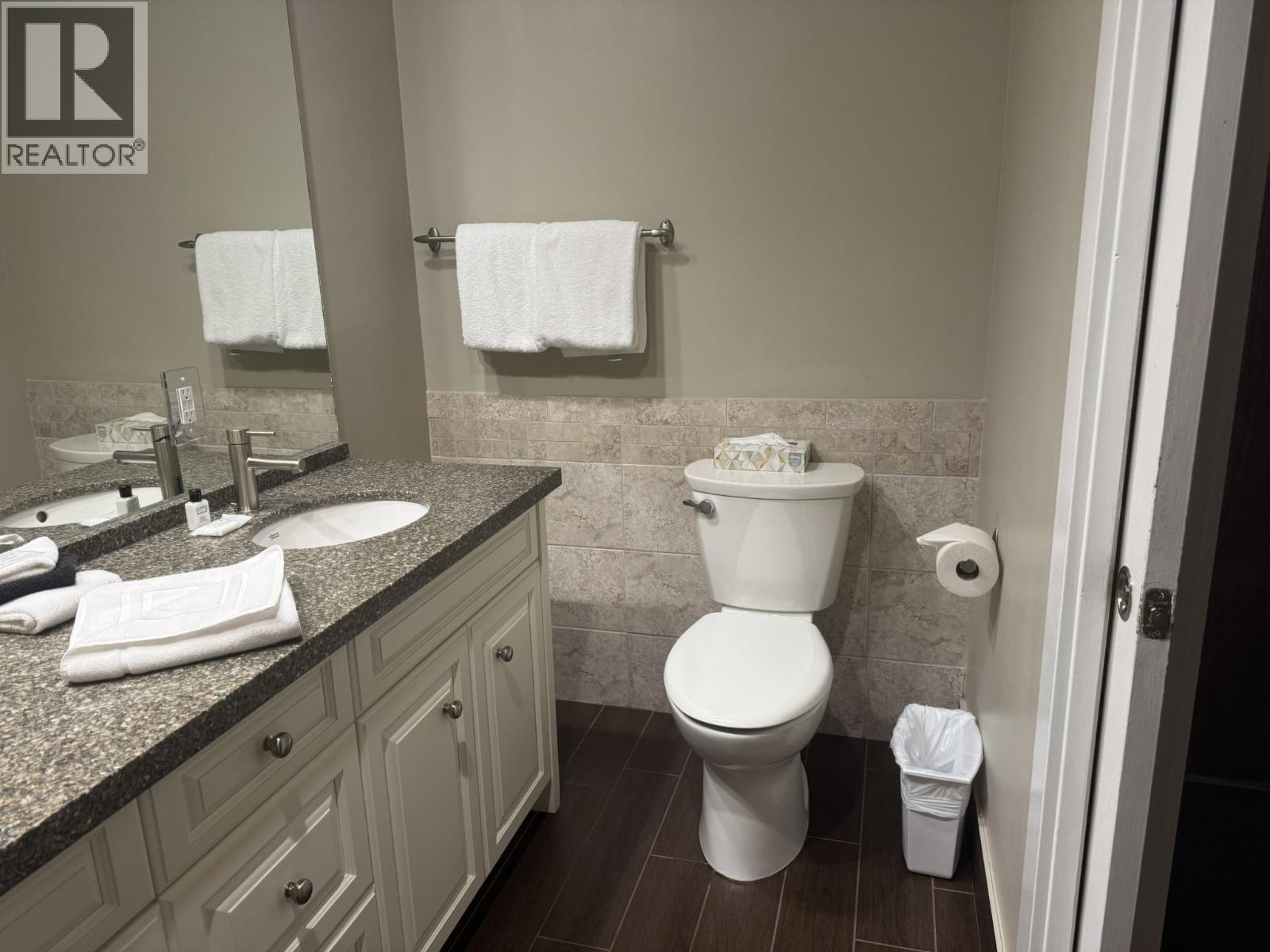 207/307 4321 Village Gate (Week 9) Boulevard, Whistler, British Columbia  V8E 1H3 - Photo 19 - R3073905