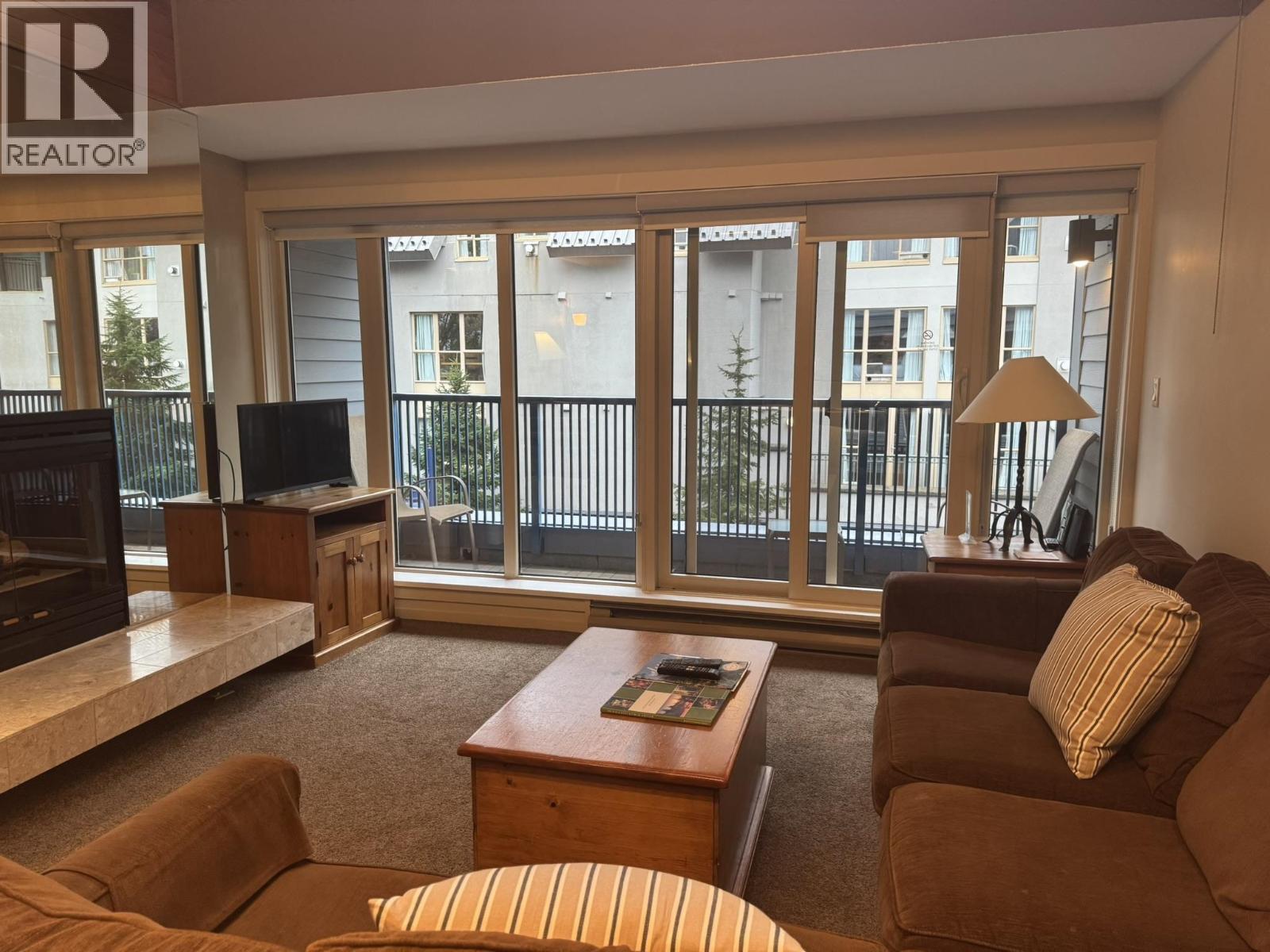 207/307 4321 Village Gate (Week 9) Boulevard, Whistler, British Columbia  V8E 1H3 - Photo 2 - R3073905