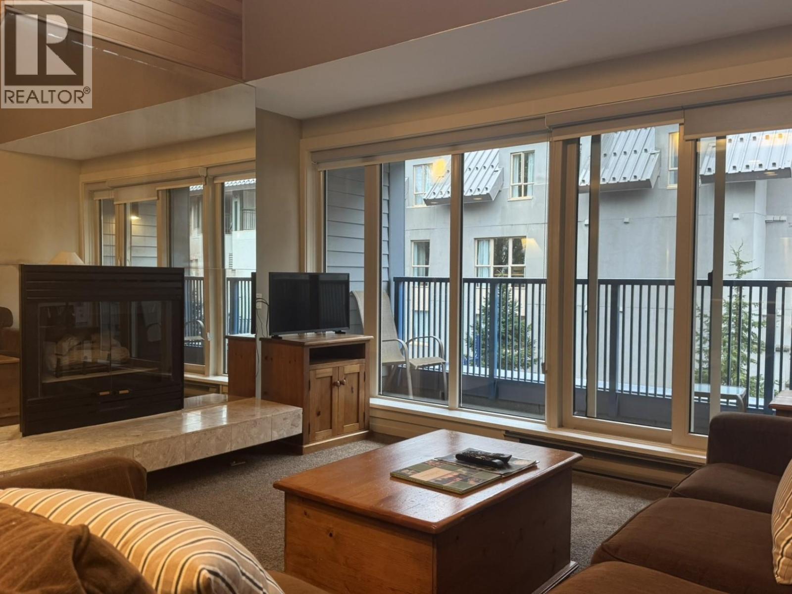 207/307 4321 Village Gate (Week 9) Boulevard, Whistler, British Columbia  V8E 1H3 - Photo 3 - R3073905