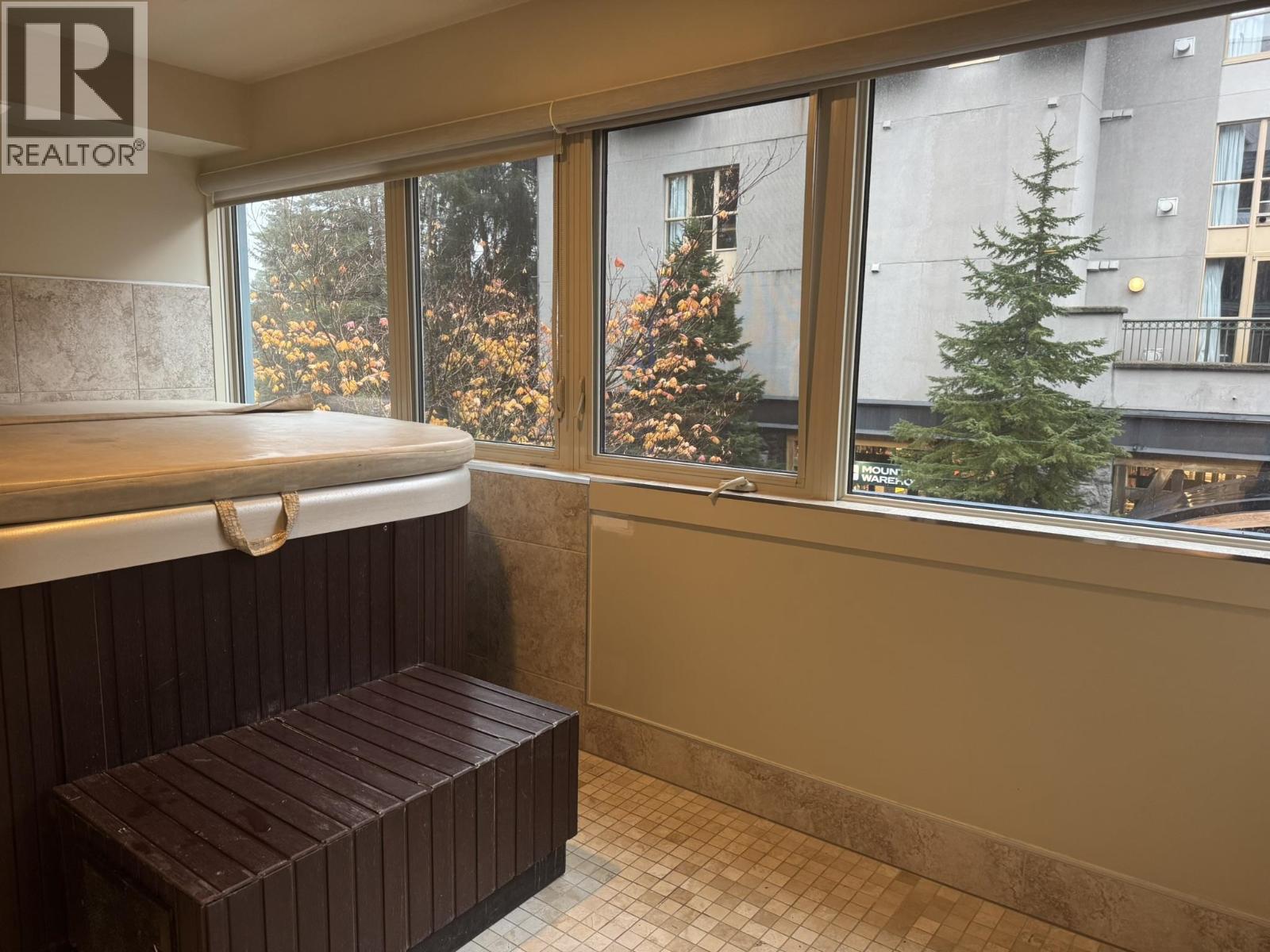 207/307 4321 Village Gate (Week 9) Boulevard, Whistler, British Columbia  V8E 1H3 - Photo 6 - R3073905