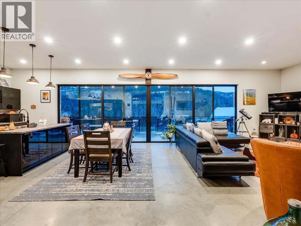 941 Redstone Drive, Rossland, British Columbia  V0G 1Y0 - Photo 8 - 10371133
