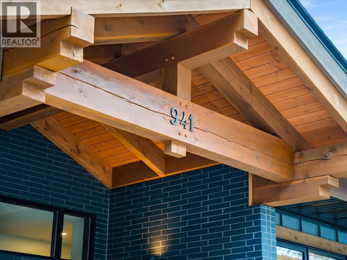 941 Redstone Drive, Rossland, British Columbia  V0G 1Y0 - Photo 3 - 10371133