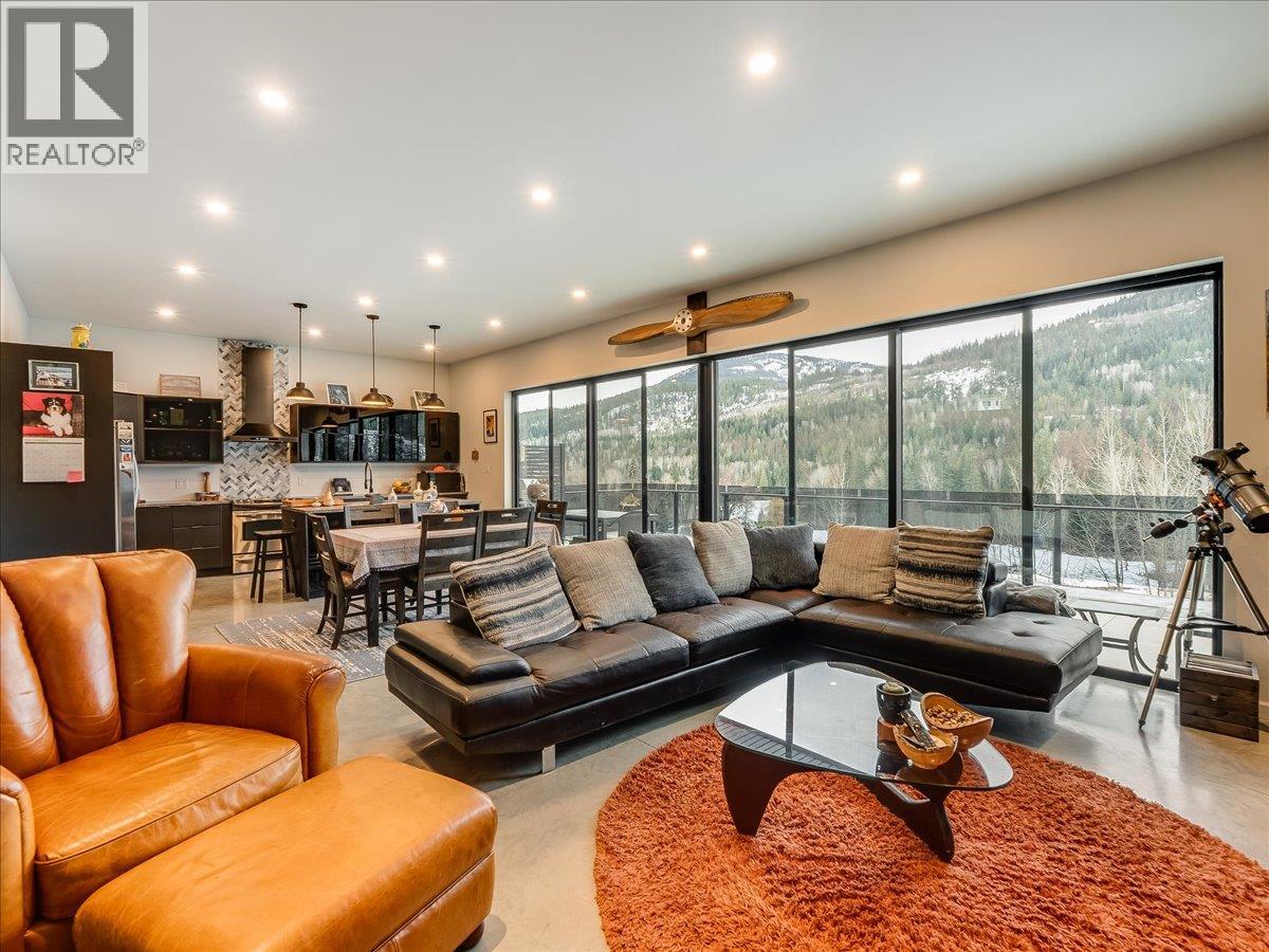 941 Redstone Drive, Rossland, British Columbia  V0G 1Y0 - Photo 15 - 10371133