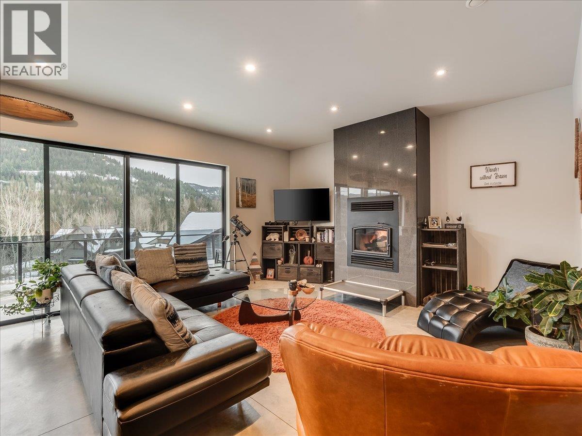 941 Redstone Drive, Rossland, British Columbia  V0G 1Y0 - Photo 16 - 10371133