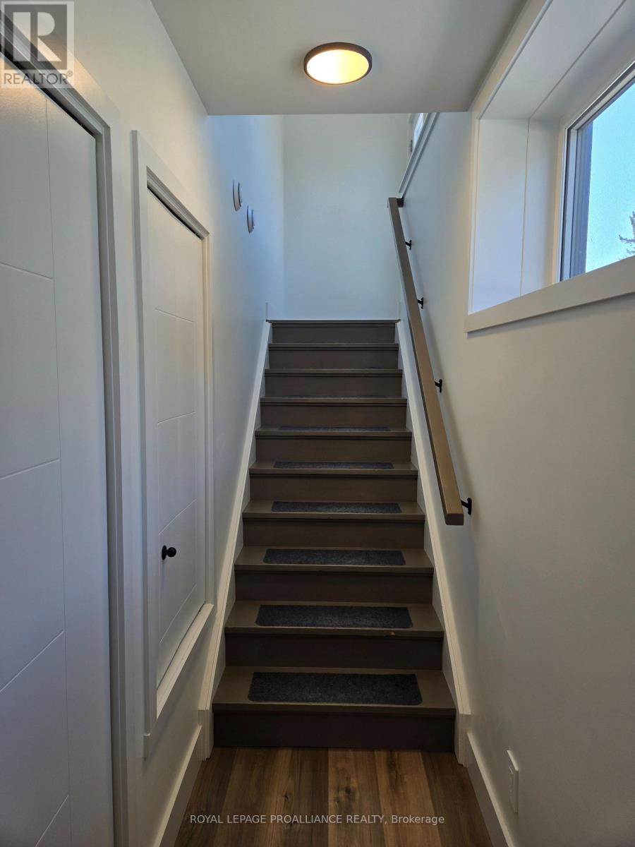 B - 8 Aldersgate Drive, Belleville (Belleville Ward), Ontario  K8P 4G3 - Photo 19 - X12630544