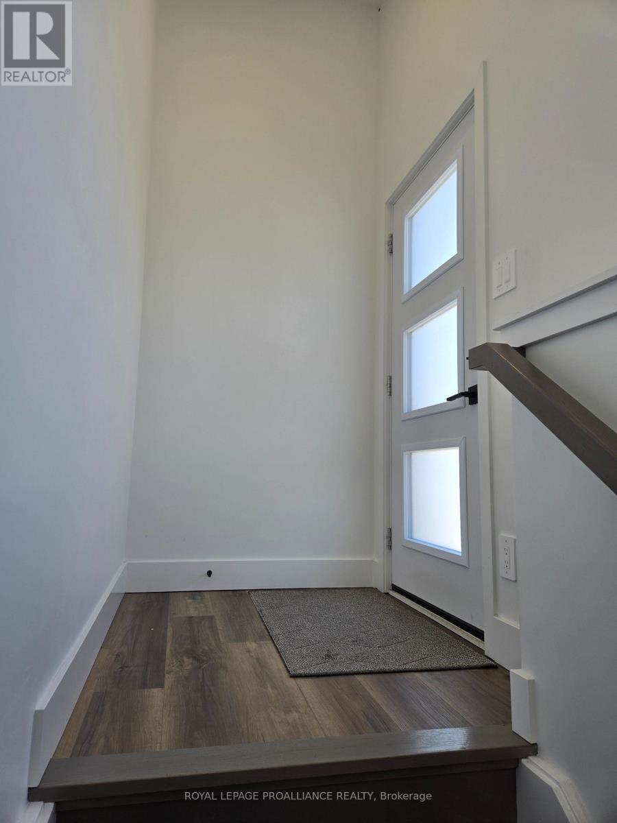 B - 8 Aldersgate Drive, Belleville (Belleville Ward), Ontario  K8P 4G3 - Photo 3 - X12630544