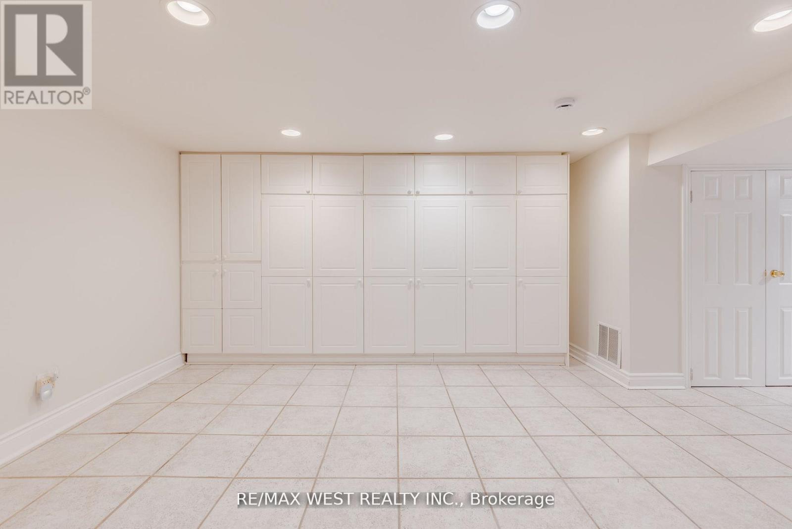 Lower - 606 Conacher Drive, Toronto, Ontario  M2M 3N1 - Photo 5 - C12634648