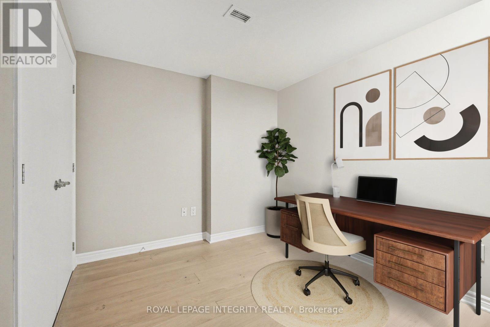 205 - 70 Landry Street, Ottawa, Ontario K1L 0A8 - Photo 4 - X12630522