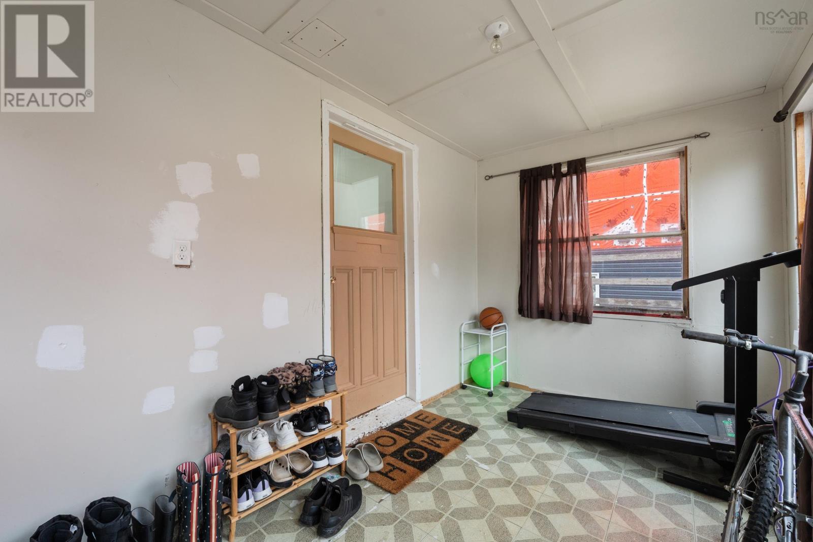 1 Whipple Street, Yarmouth, Nova Scotia  B5A 1W3 - Photo 5 - 202529071