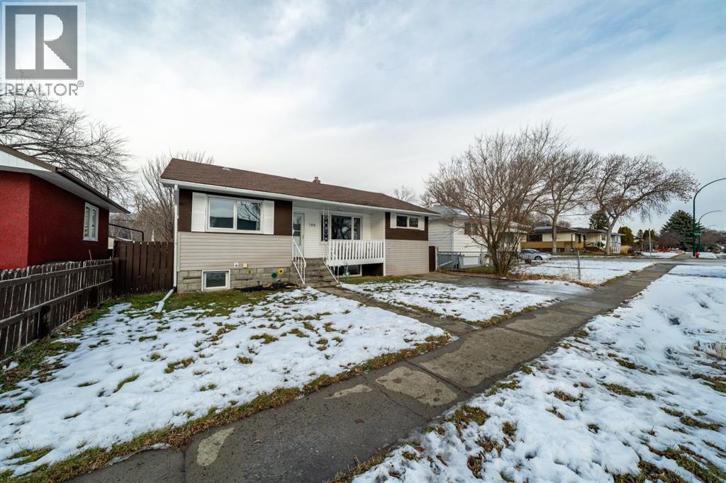 166 12 Street Se, Medicine Hat, Alberta T1A 1V2 - Photo 2 - A2274396