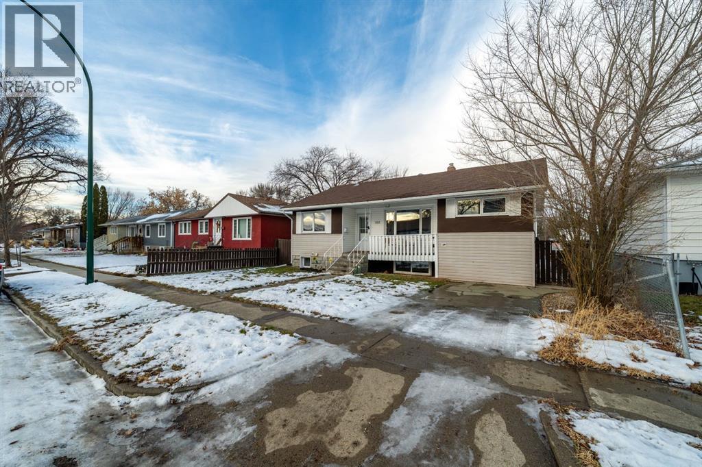 166 12 Street Se, Medicine Hat, Alberta T1A 1V2 - Photo 1 - A2274396