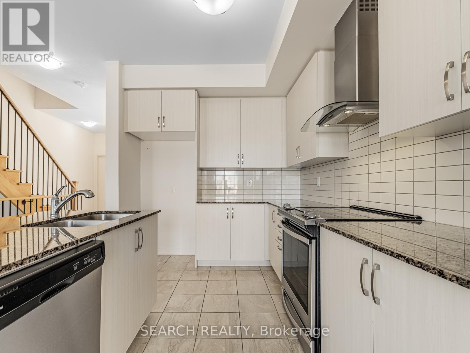 247 Harding Park Street, Newmarket, Ontario  L3Y 0E3 - Photo 19 - N12312876