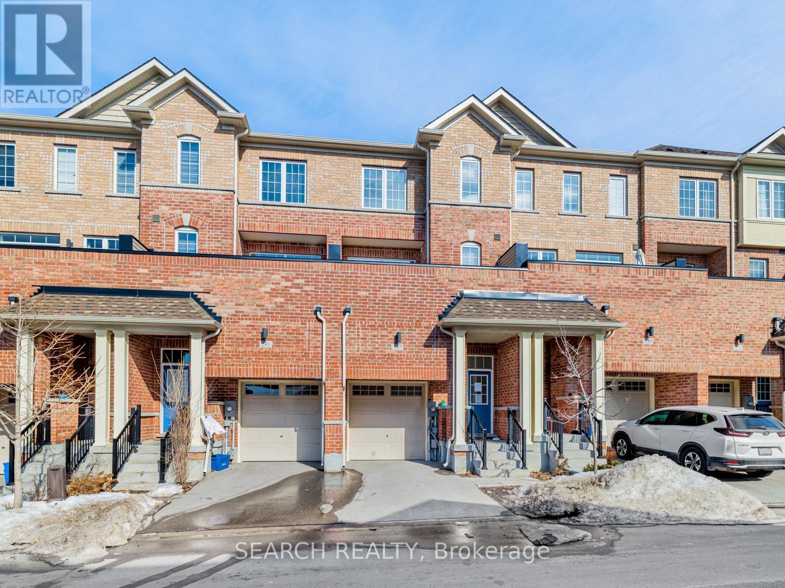 247 Harding Park Street, Newmarket, Ontario  L3Y 0E3 - Photo 2 - N12312876