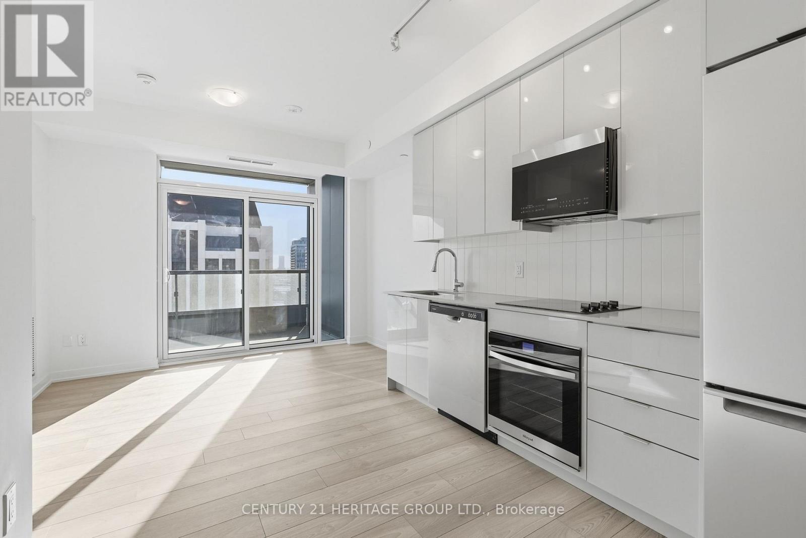 2019 - 10 Abeja Street, Vaughan, Ontario  L4K 0R4 - Photo 4 - N12634618