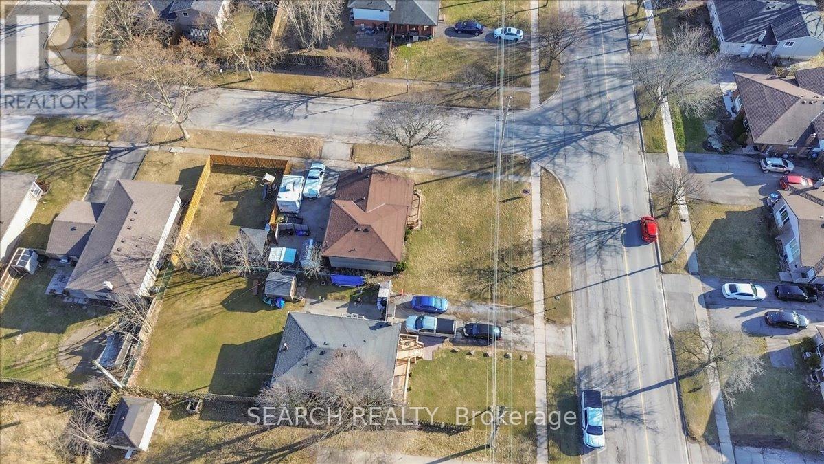 396 First Avenue, Welland, Ontario  L3C 5Z1 - Photo 4 - X12344586