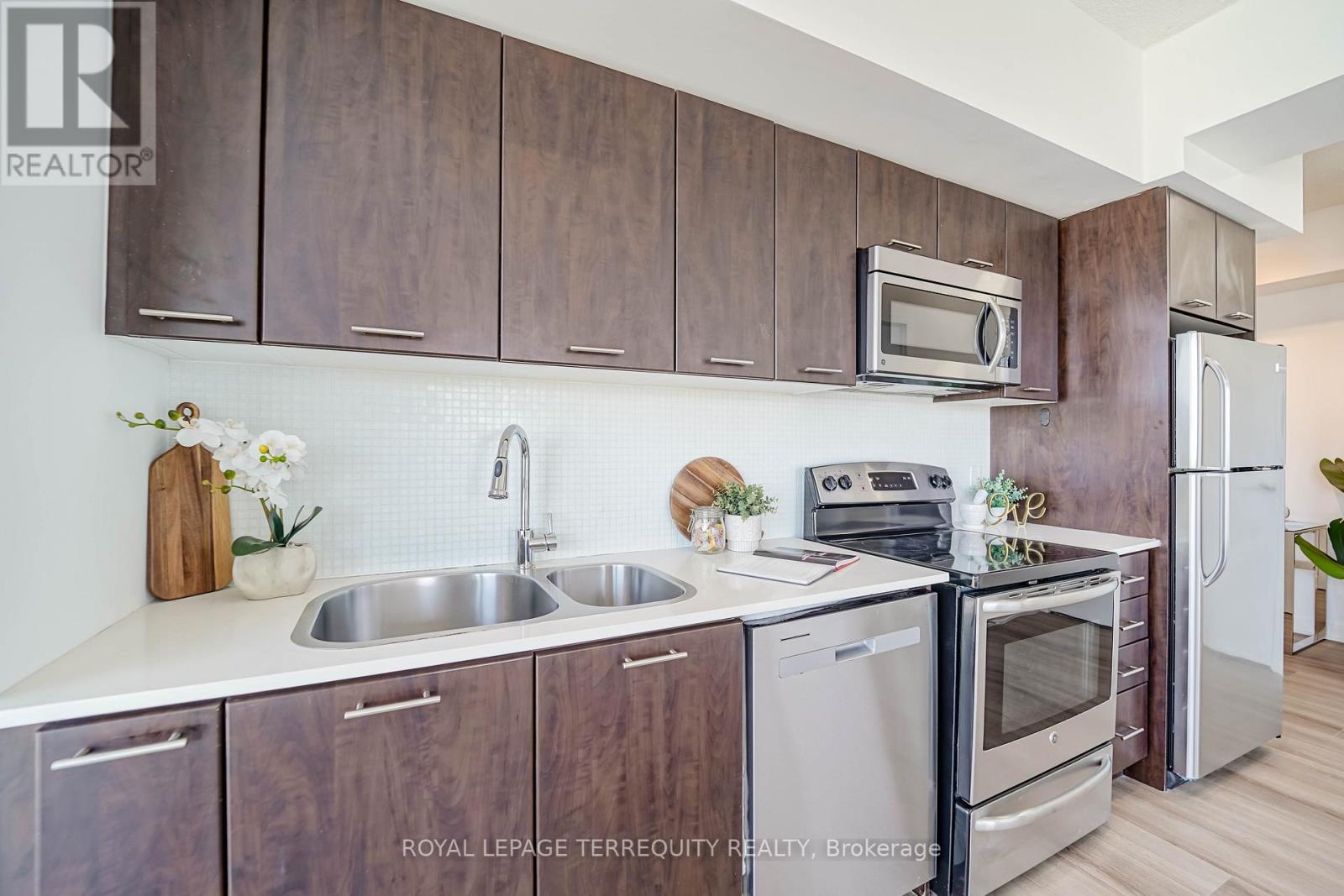 4007 - 2200 Lakeshore Boulevard W, Toronto, Ontario  M8V 1A4 - Photo 10 - W12634622