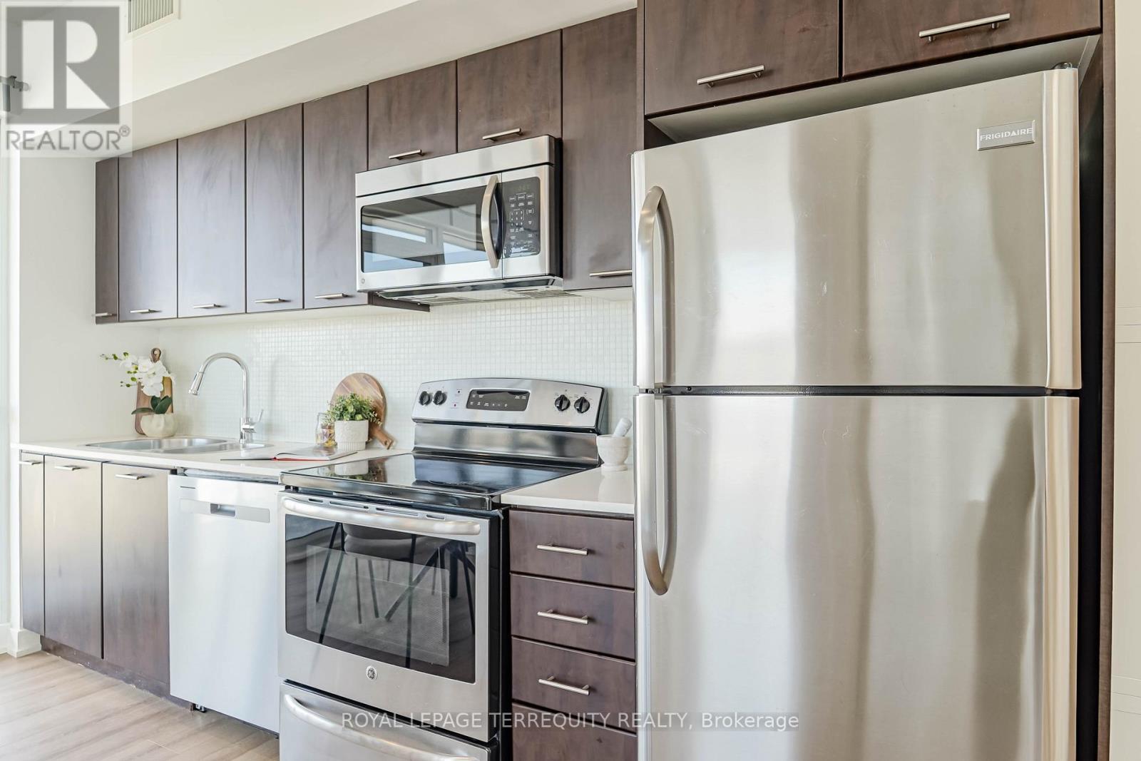 4007 - 2200 Lakeshore Boulevard W, Toronto, Ontario  M8V 1A4 - Photo 11 - W12634622