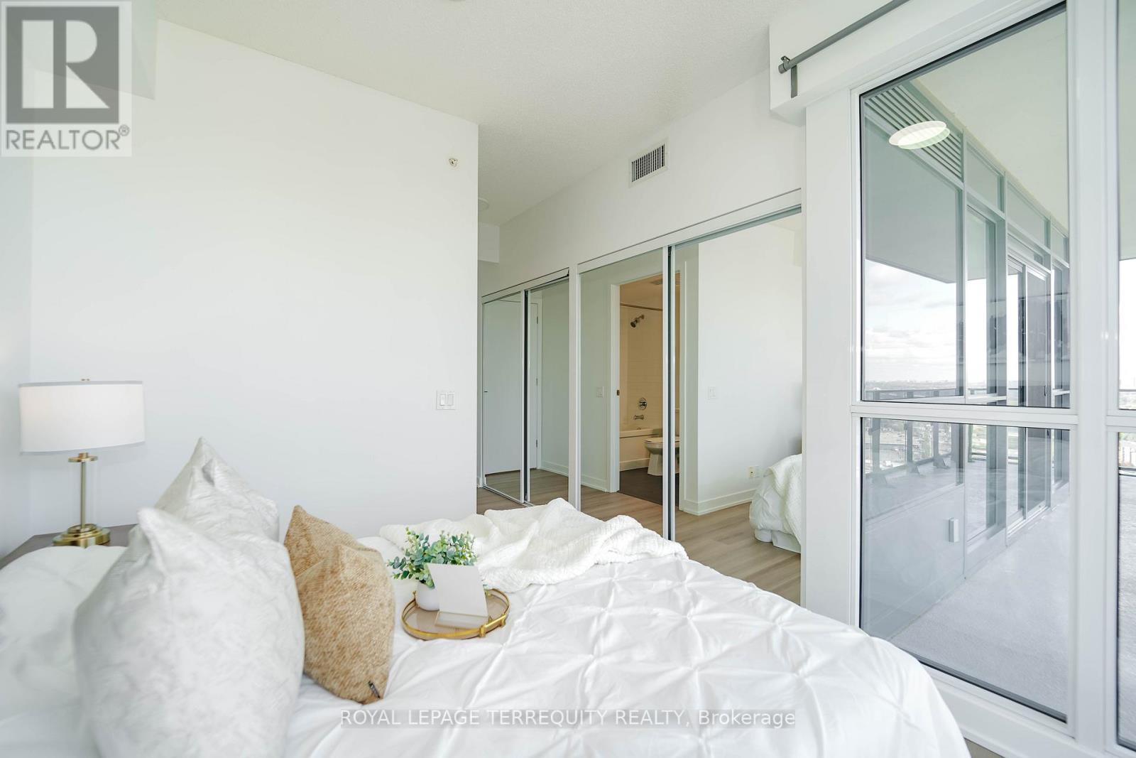 4007 - 2200 Lakeshore Boulevard W, Toronto, Ontario  M8V 1A4 - Photo 15 - W12634622