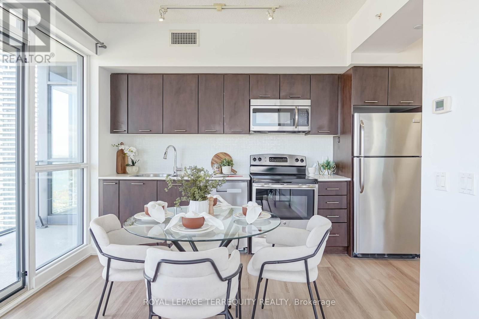 4007 - 2200 Lakeshore Boulevard W, Toronto, Ontario  M8V 1A4 - Photo 8 - W12634622