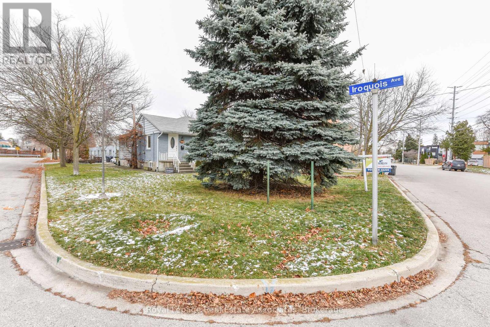 1089 Seneca Avenue, Mississauga, Ontario  L5G 3X4 - Photo 9 - W12634656