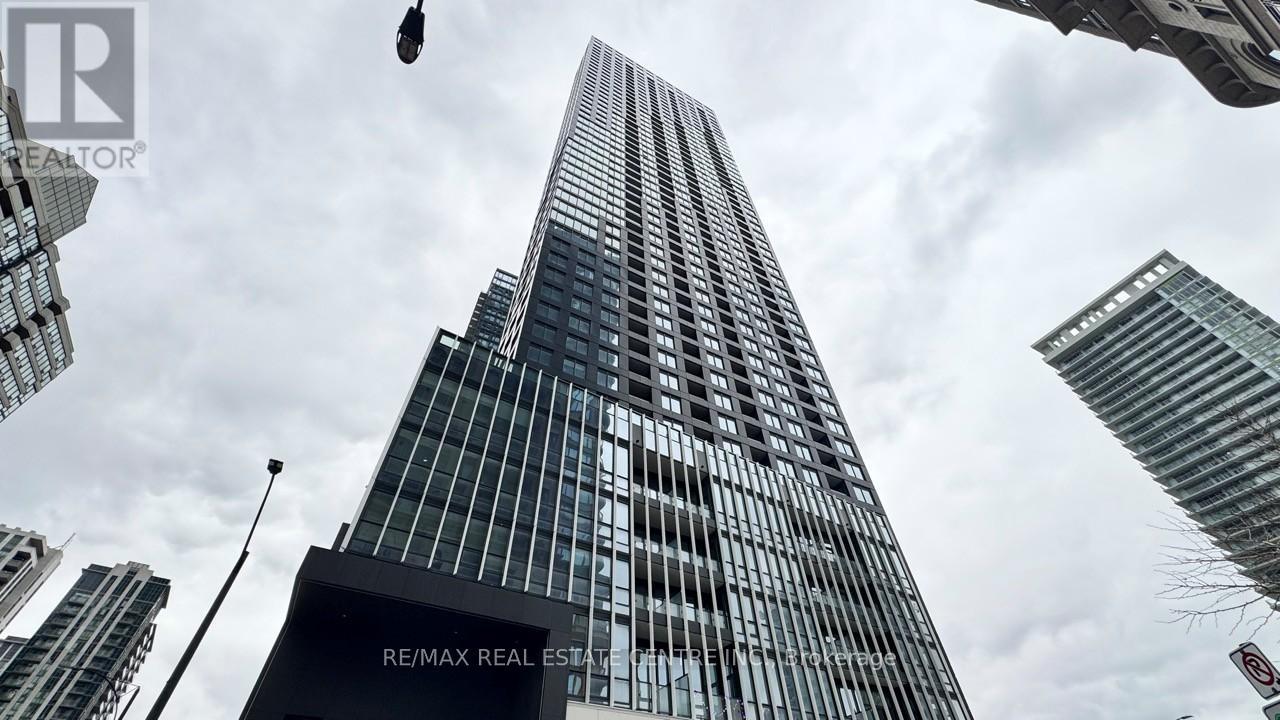 <div class="slider-price">$2,200 Monthly</div><p>2402 - 395 Square One Drive, Mississauga, Ontario</p>