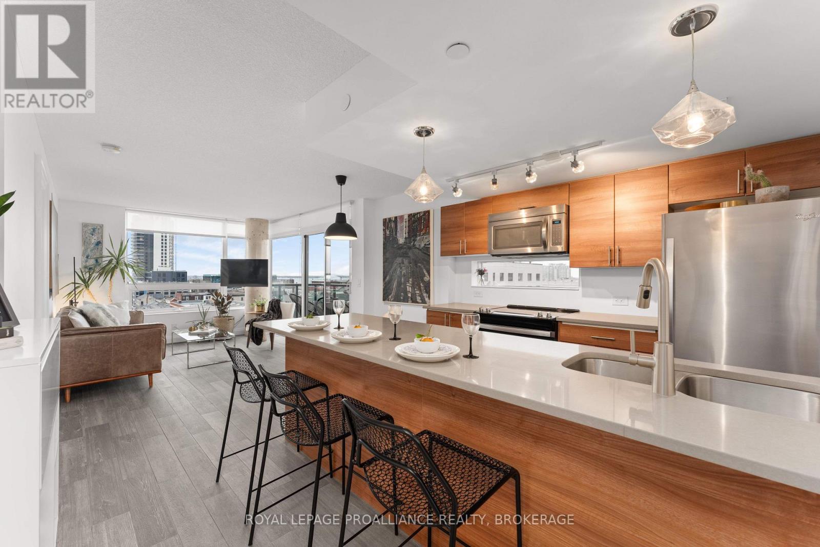 711 - 121 Queen Street, Kingston, Ontario K7K 0G6 - Photo 2 - X12634736